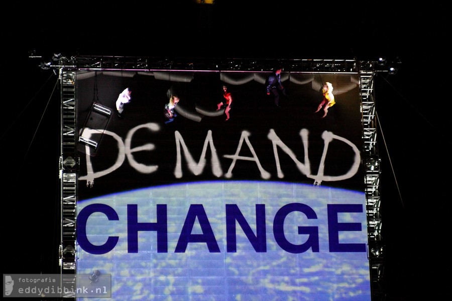 2013-07-04 Wired Aerial Theatre - As The World Tipped (Deventer Op Stelten) 023